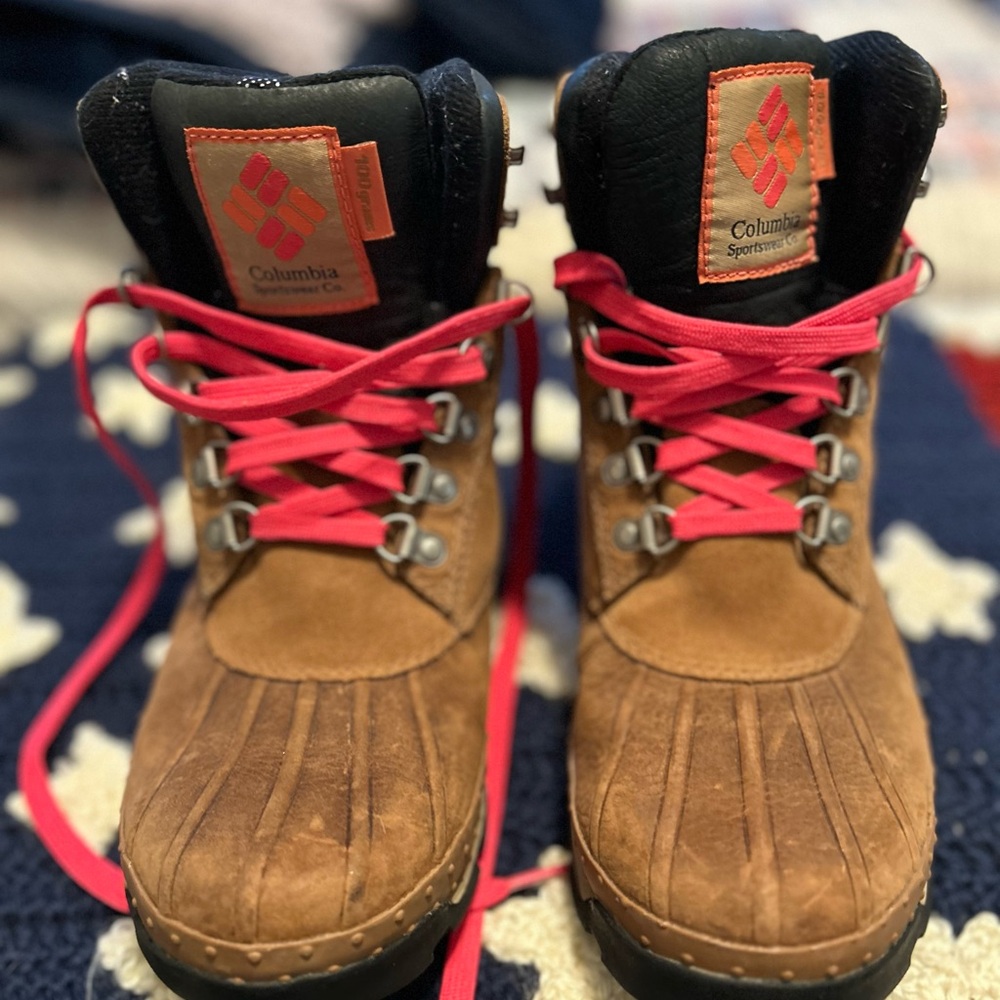 Columbia Women’s Tan and Pink Winter Boots